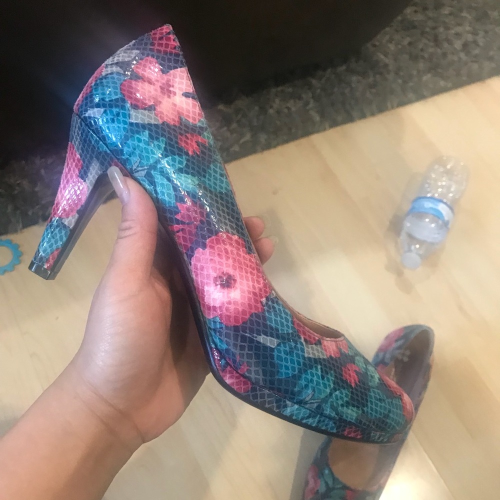 NATURLIZER foral heels